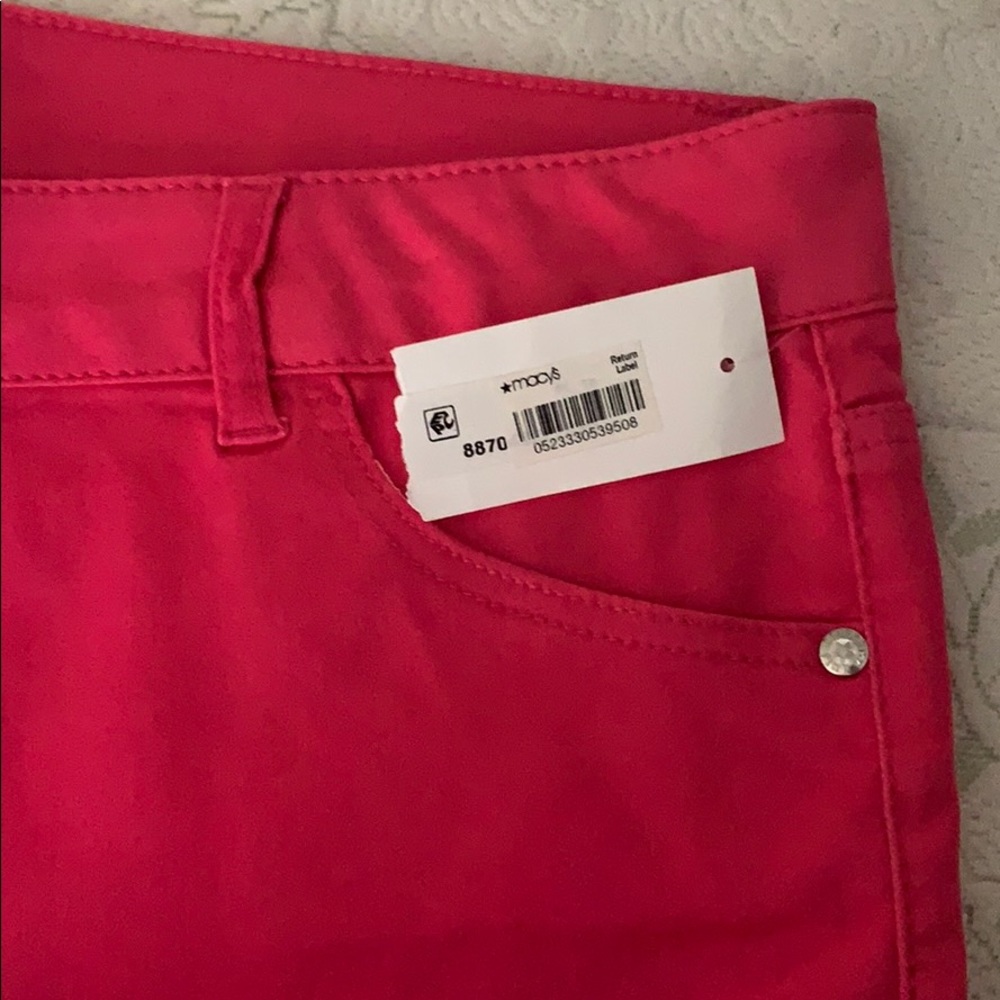 Shorts - Picture 3 of 3